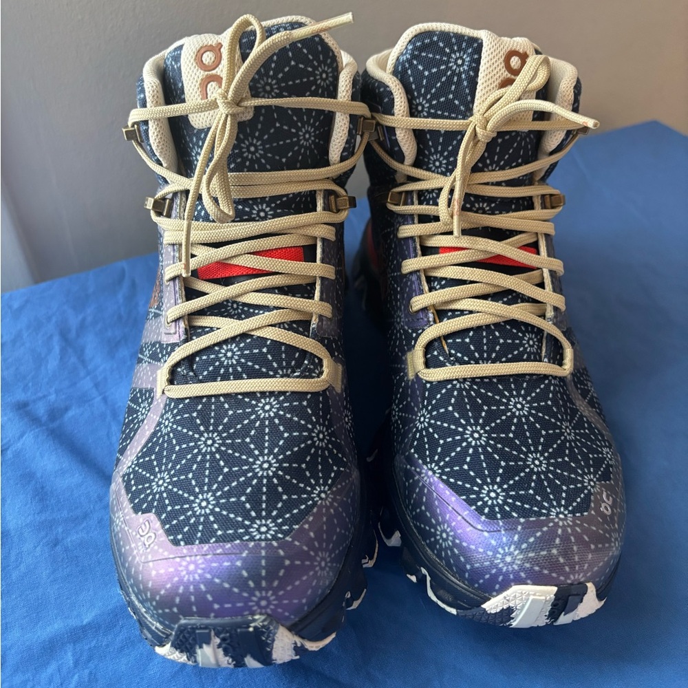 LOEWE x On Cloud Limited Edition Collab. Couldtrack Space Blue.